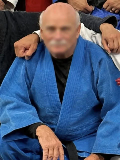 Bull 72 jaar, viriel en potent, zoekt cuckoldkoppel.